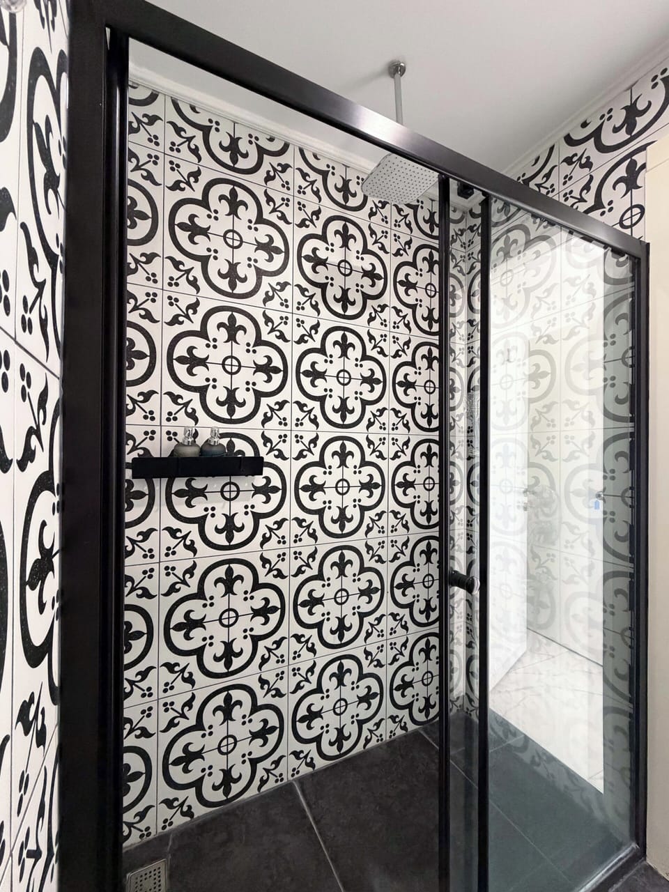 Standard Room, Balcony, Sea View | Bathroom | Shower, towels, soap, shampoo