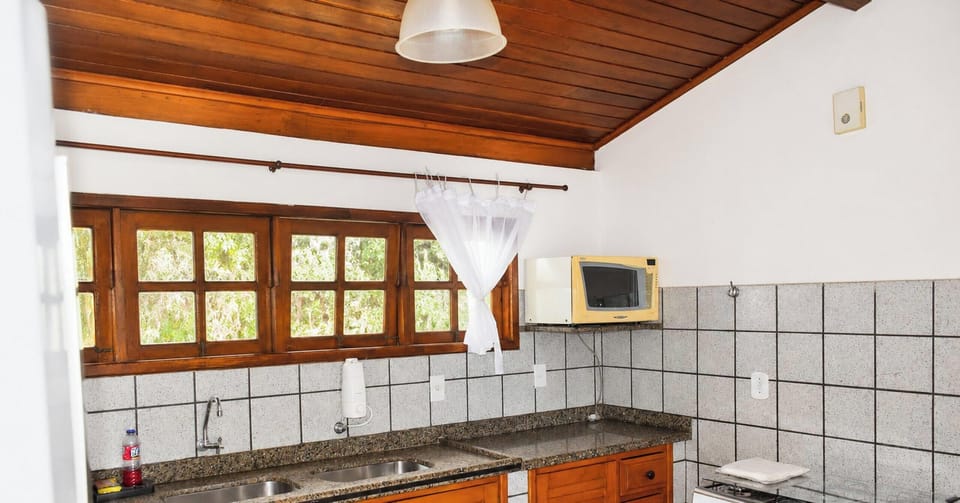 Chalet | Private kitchen | Fridge, microwave, cookware/dishes/utensils, dining tables