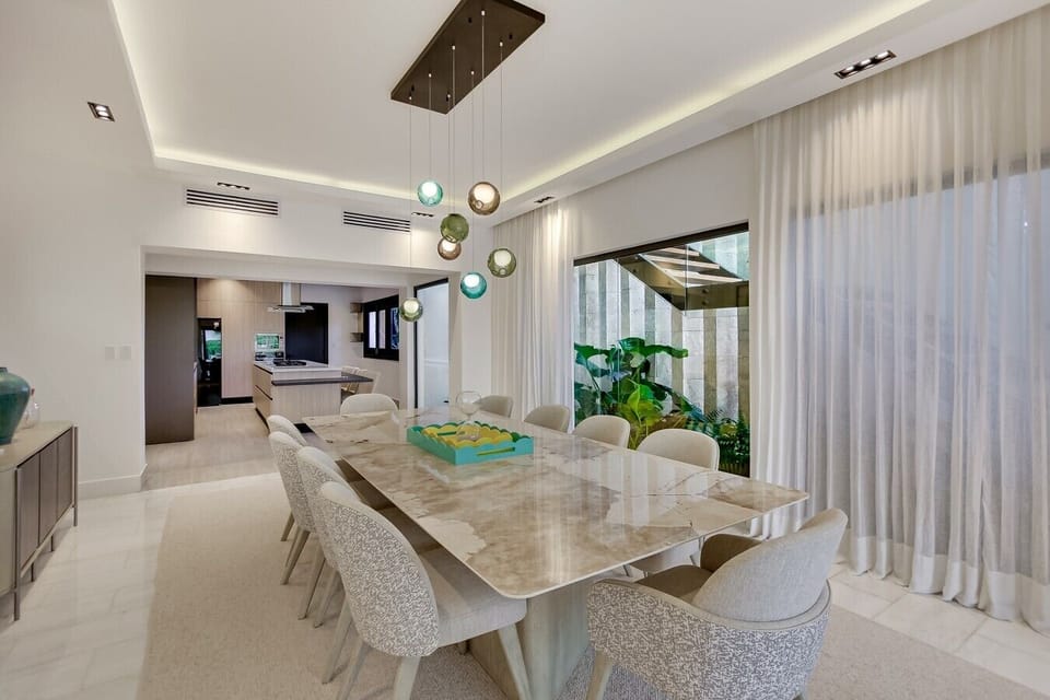 Cayuco 12 - Indoor dining area