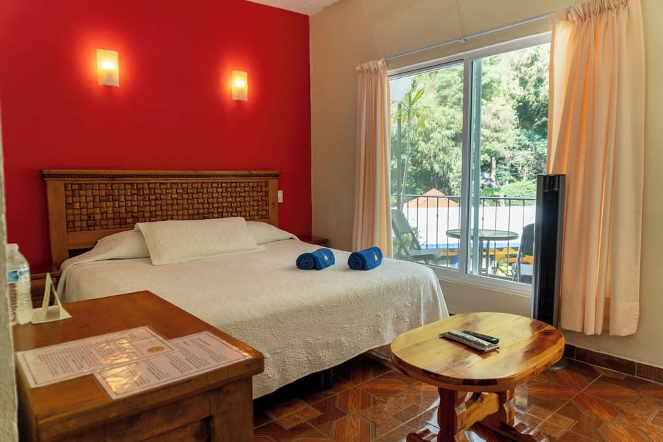 Comfort Room, Mountain View | In-room safe, WiFi (free)
