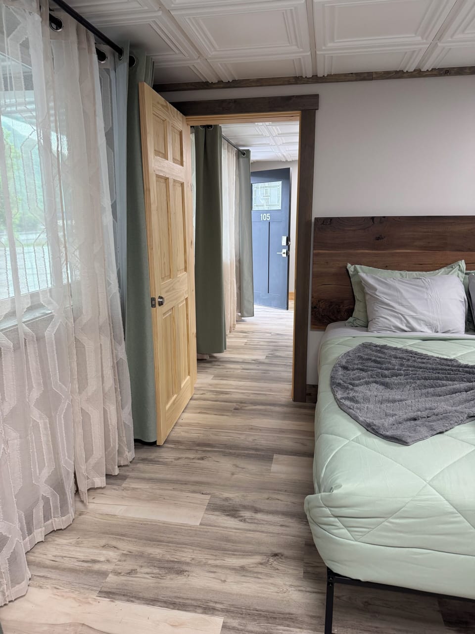 Luxury Double Room, Mountain View | Laptop workspace, blackout drapes, iron/ironing board, free WiFi