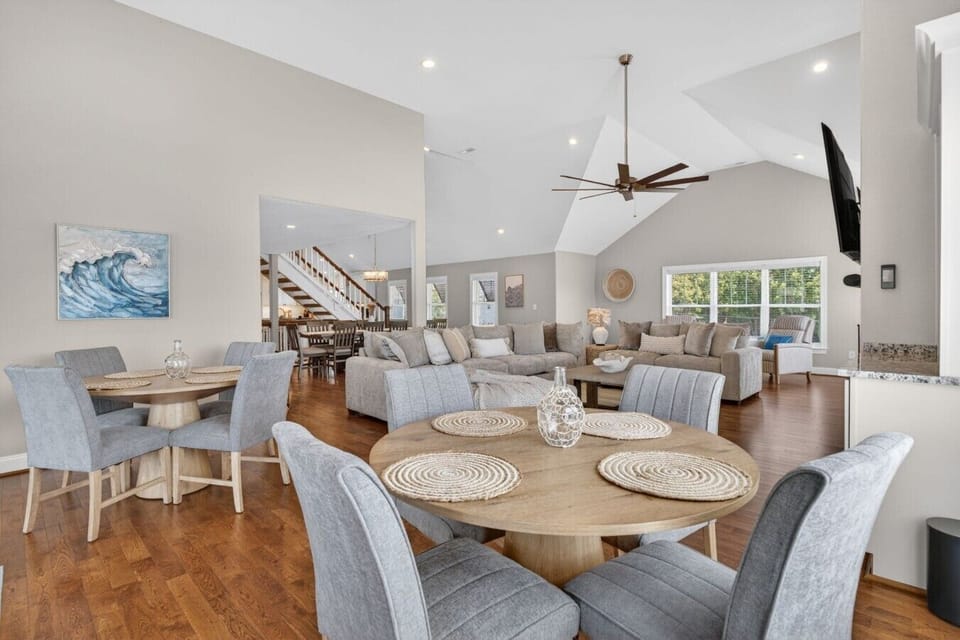 Designed for large groups, this open-concept space brings everyone together.