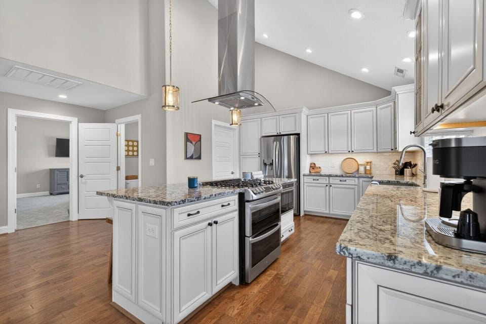 Prepare everything from quick breakfasts to family feasts in this spacious kitchen.