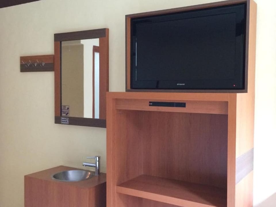 Deluxe Double Room, City View | Interior