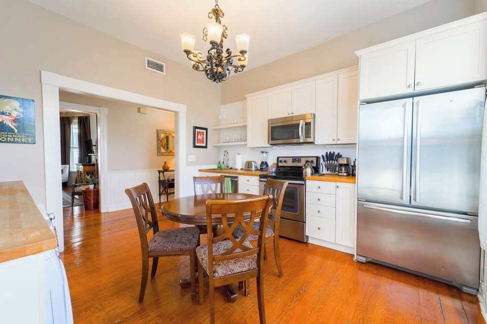 Full eat-in Kitchen with Stainless Steel appliances, including Large Fridge/Freezer, Range/Oven, Dishwasher, Microwave and Garbage disposal. All the flatware, place settings and cookware make you feel at home if you want that home-cooked meal. 