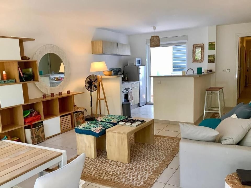 Classic Apartment, 1 Double Bed with Sofa bed, Sea View | Living area