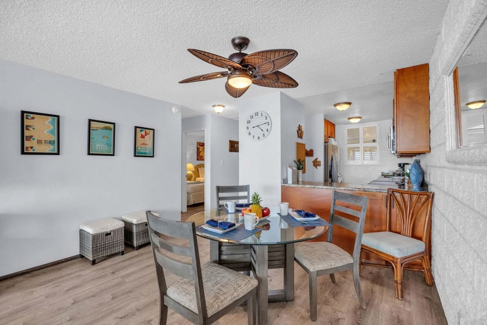 Enjoy meals together with the ocean just beyond the lanai