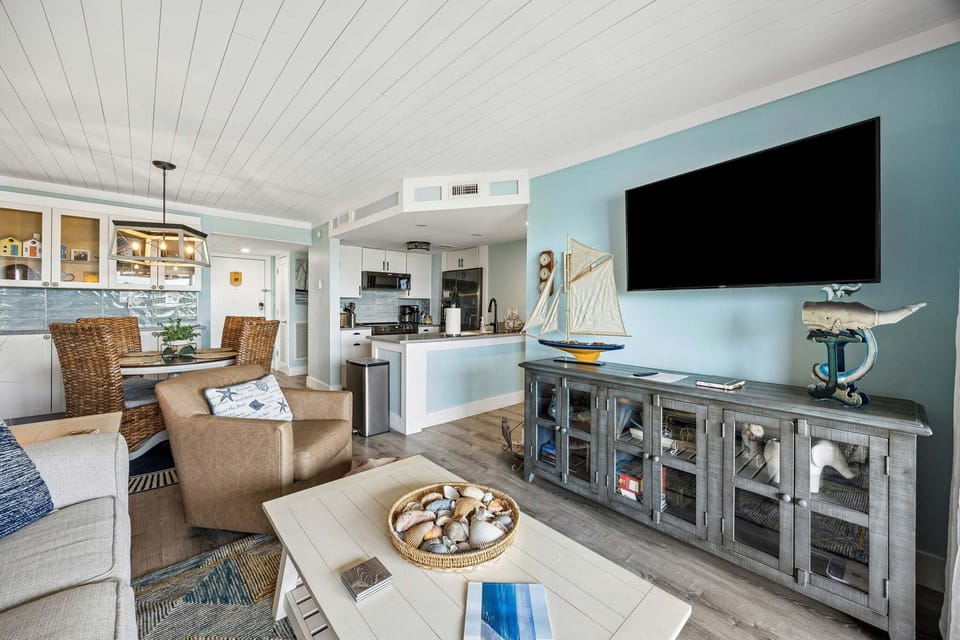 Looking from living room towards dining area and kitchen