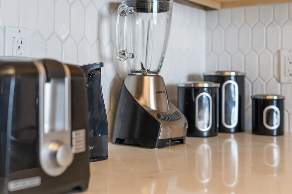 Kitchen toaster, blender, and accessories