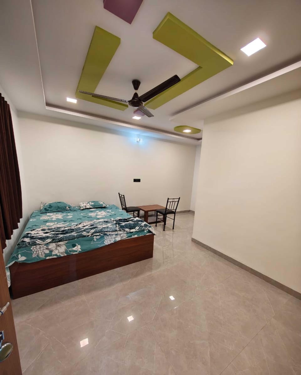 Deluxe Room | Rollaway beds, bed sheets