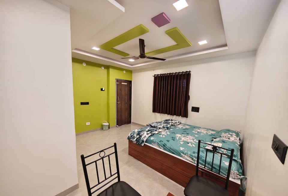 Deluxe Room | Rollaway beds, bed sheets