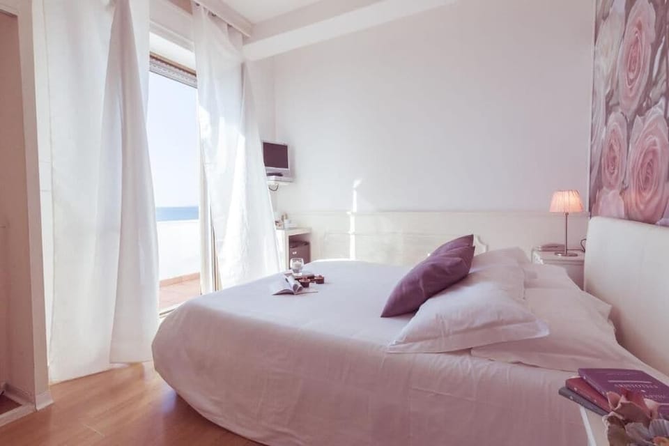 Deluxe Double Room, Sea View | Free WiFi