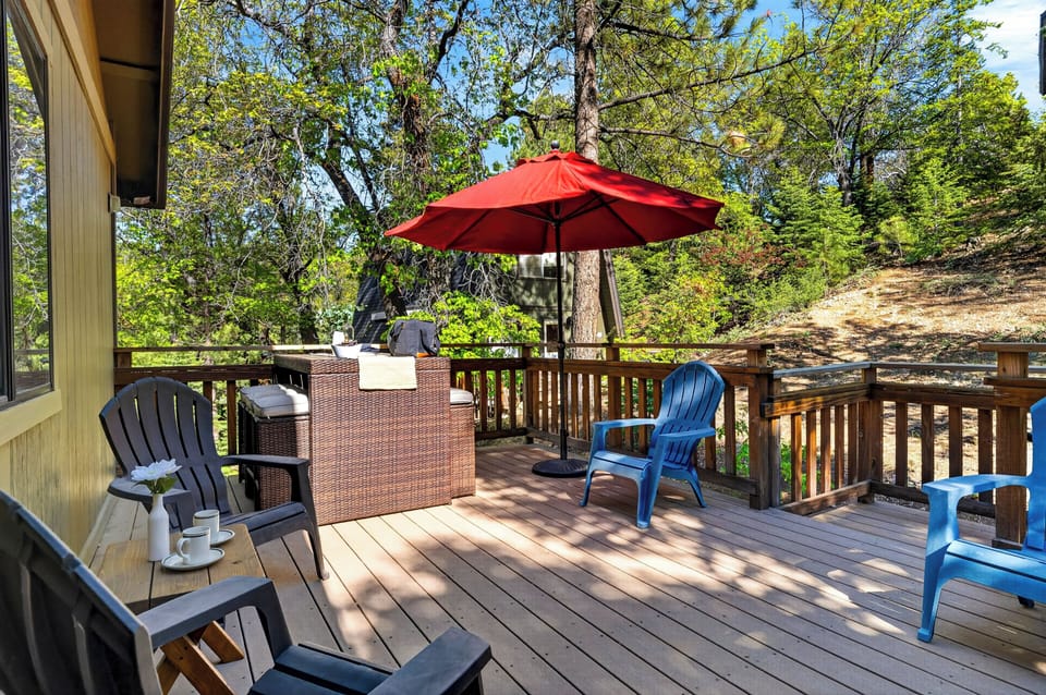 Expansive multi-level decking offers numerous spaces for outdoor entertaining, sunbathing, and relaxing.