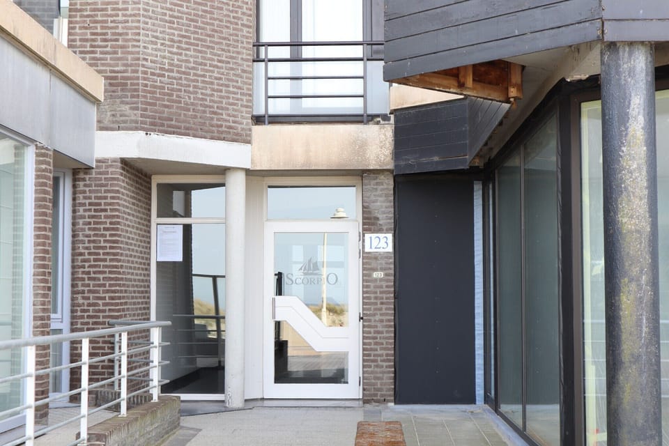 Entrance / Reception