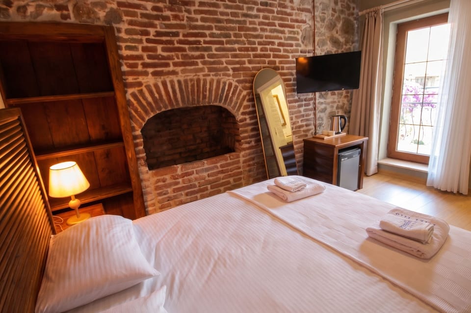 Deluxe Double Room, Balcony | Free WiFi