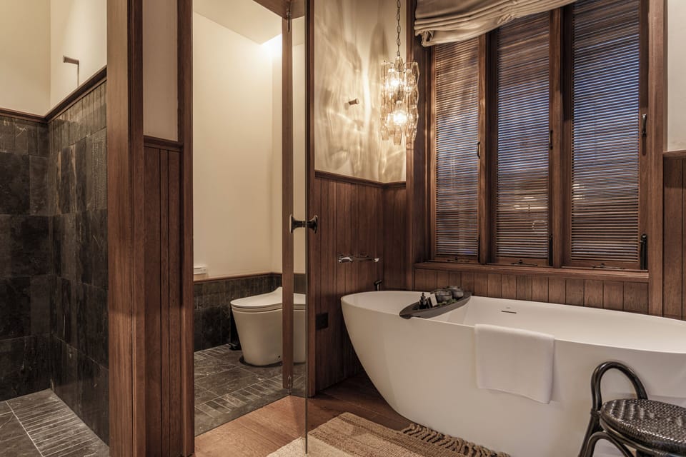 Basic Double Room, Courtyard View | Bathroom | Separate tub and shower, hair dryer, bathrobes, slippers