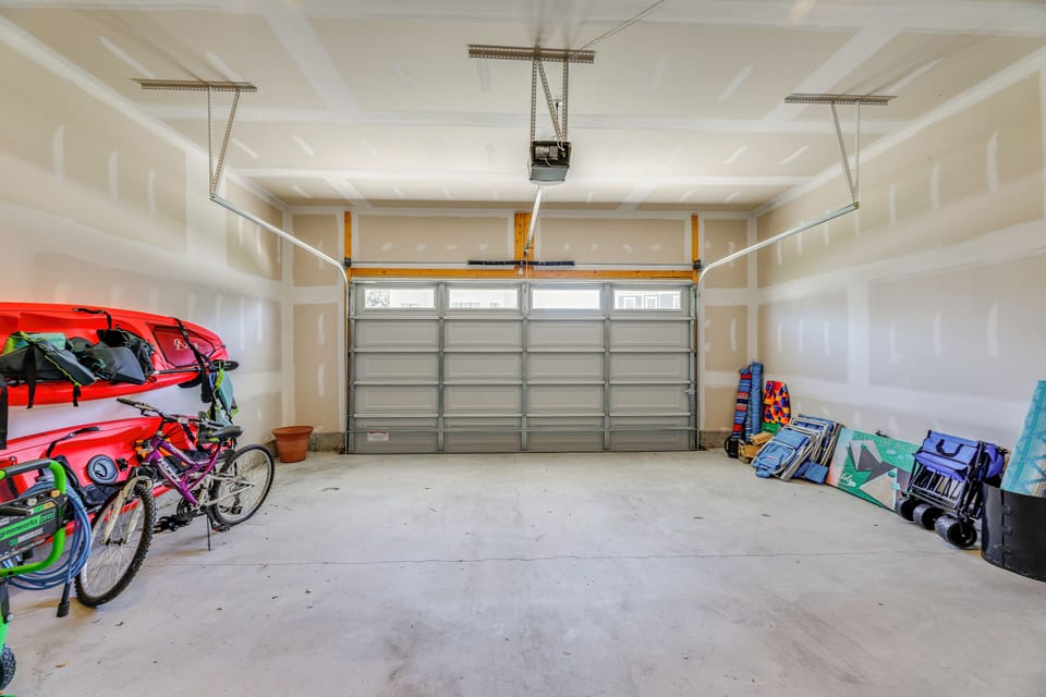 Parking | Garage (2 Vehicles) | Driveway (4 Vehicles)