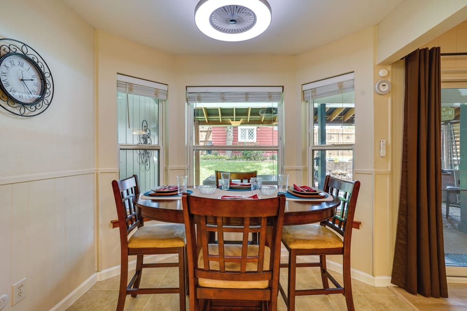 Dining Area | Dishware/Flatware Provided | Main Level