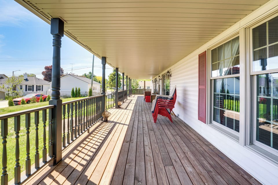 Spacious Yard | Picnic Table | Furnished Porch