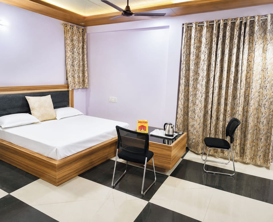 Hypo-allergenic bedding, desk, soundproofing, free WiFi