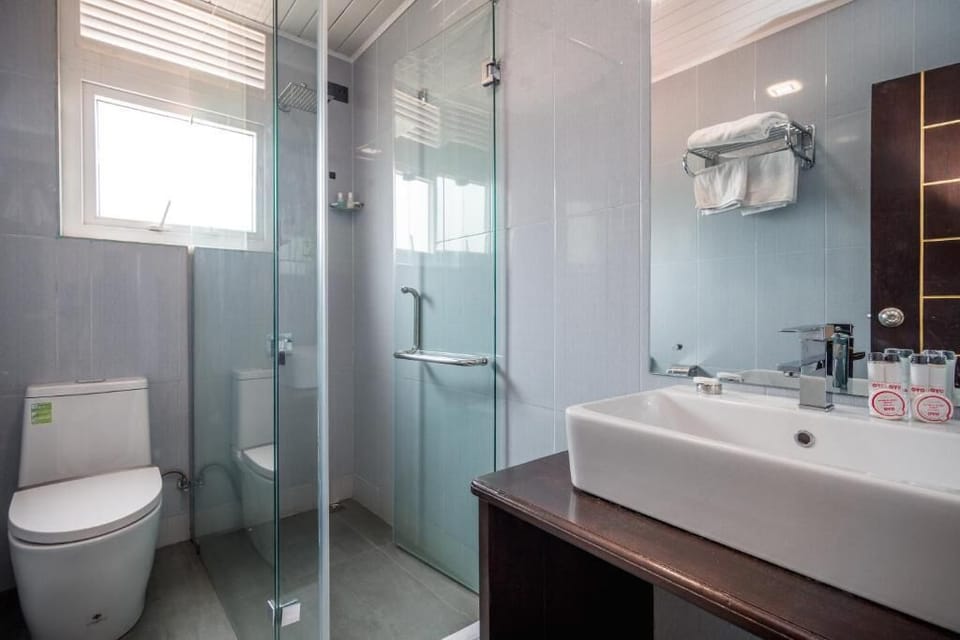 Deluxe Double Room, Balcony, Mountain View | Bathroom | Shower, free toiletries, hair dryer, bathrobes