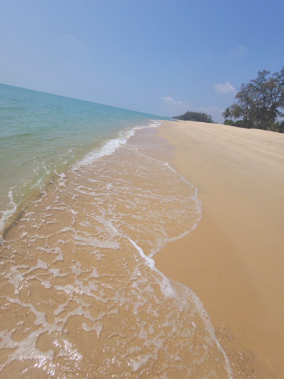 Private beach, sun loungers, beach umbrellas, beach towels