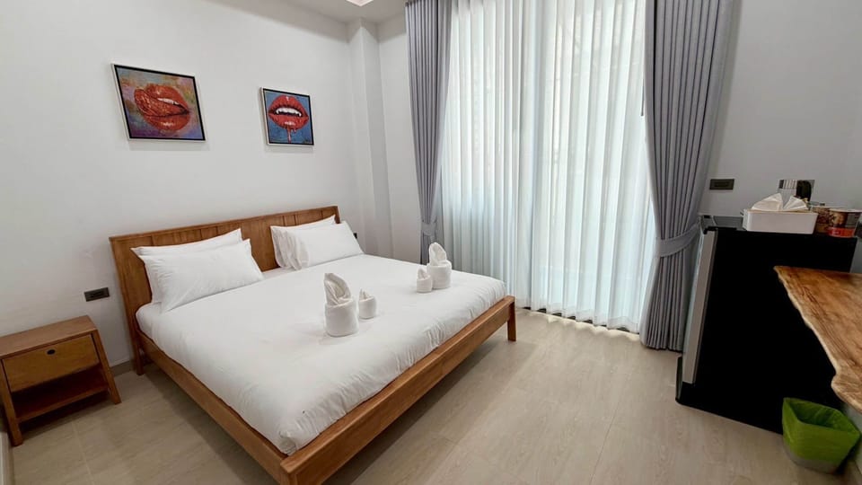 Deluxe Double Room, Partial Ocean View | Blackout drapes, soundproofing, WiFi (free)