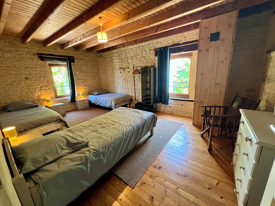 WiFi (free), bed sheets