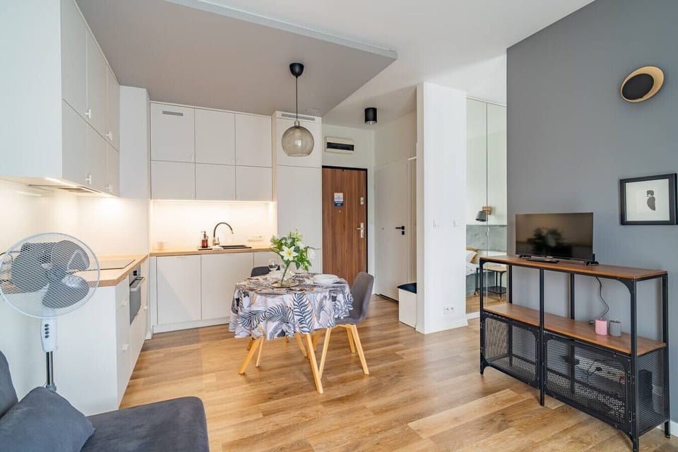 Bright 1-Bedroom Apartment near the Main Station and Kraków Old Town | Book Now with RENTUJEMY.COM