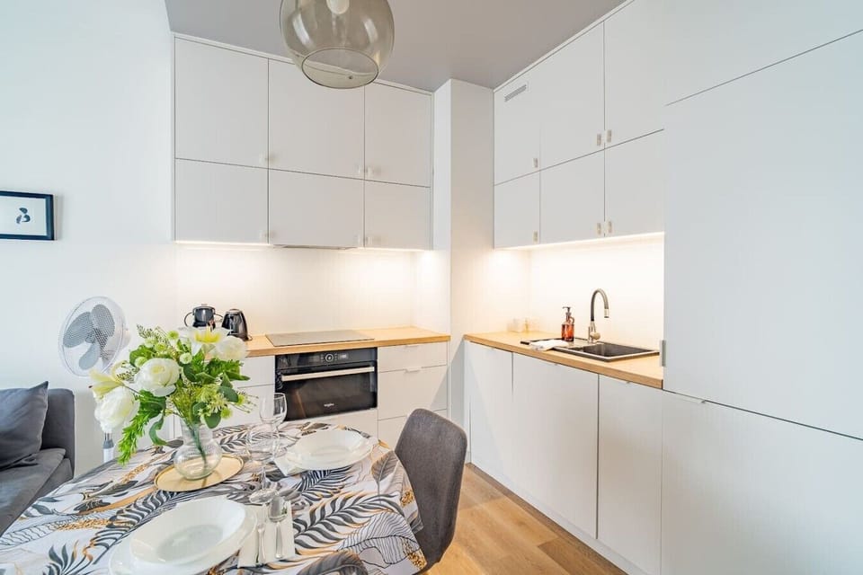 Bright 1-Bedroom Apartment near the Main Station and Kraków Old Town | Book Now with RENTUJEMY.COM