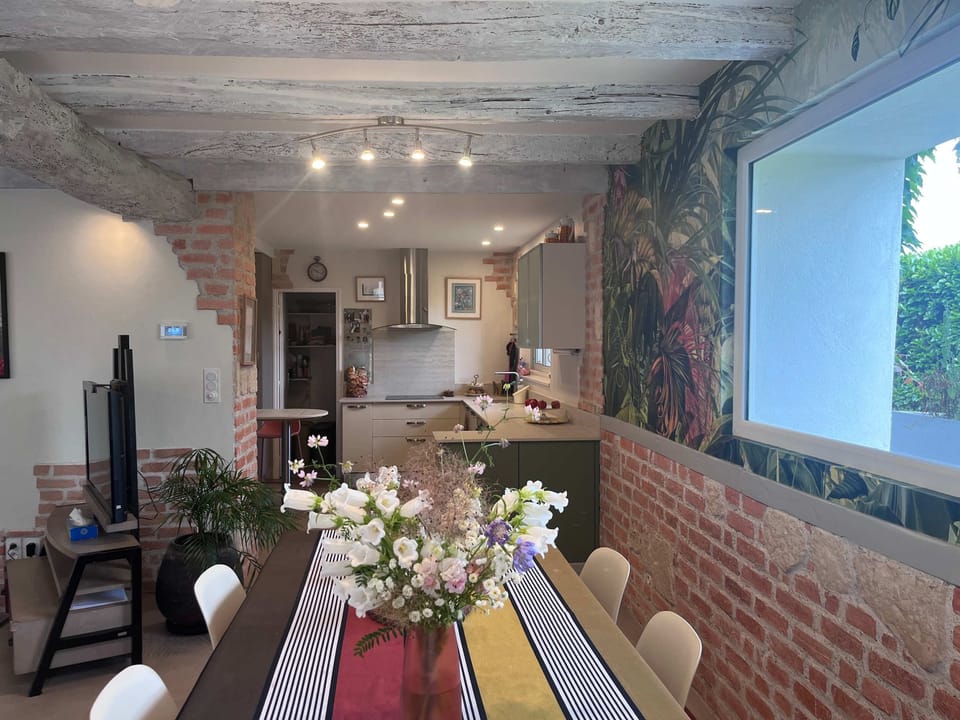 House | 5 bedrooms, high-speed internet