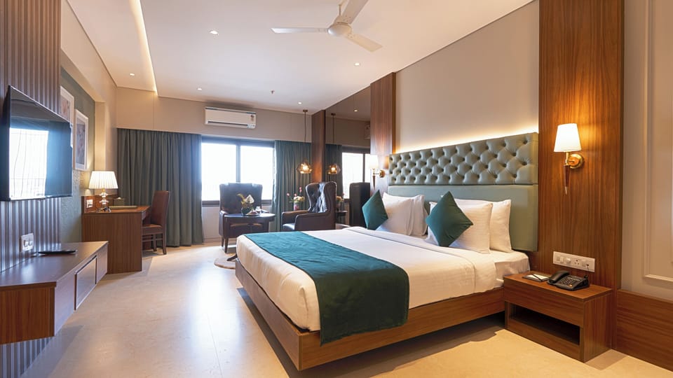 Club Room, City View | WiFi (free)
