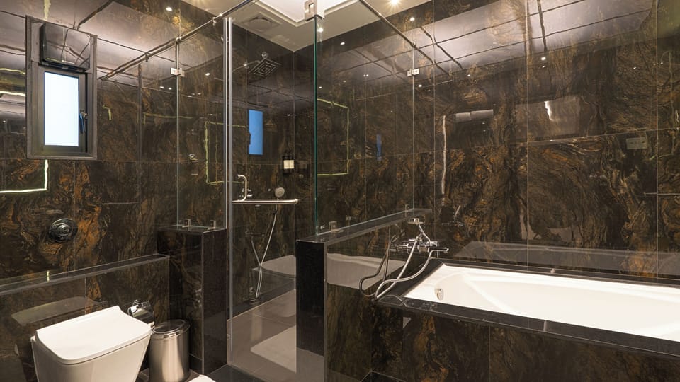 Executive Suite, City View | Bathroom