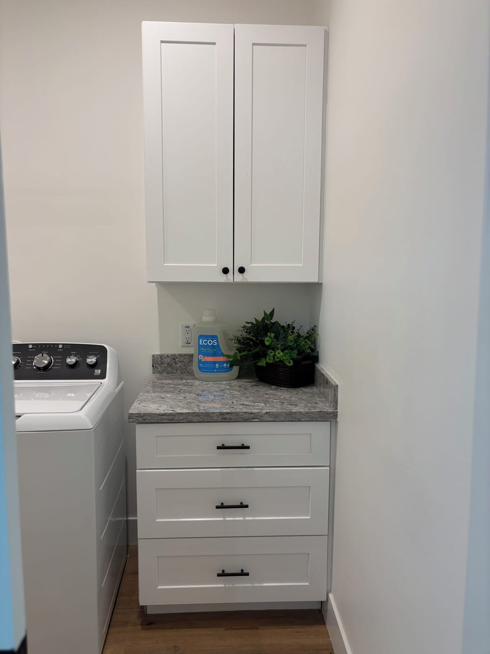 Laundry room with drawers and cabinets for storage