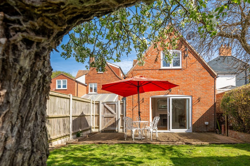 Cobblers Cottage, Wells-next-the-Sea: Enclosed garden with decking and outdoor furniture and a charcoal barbecue
