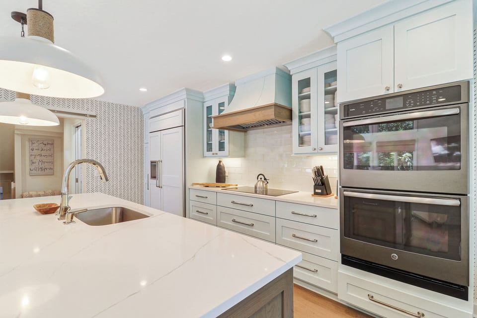 39 Turtle Lane | Massive kitchen with top of the line appliances - 39 Turtle Lane | Massive kitchen with top of the line appliances