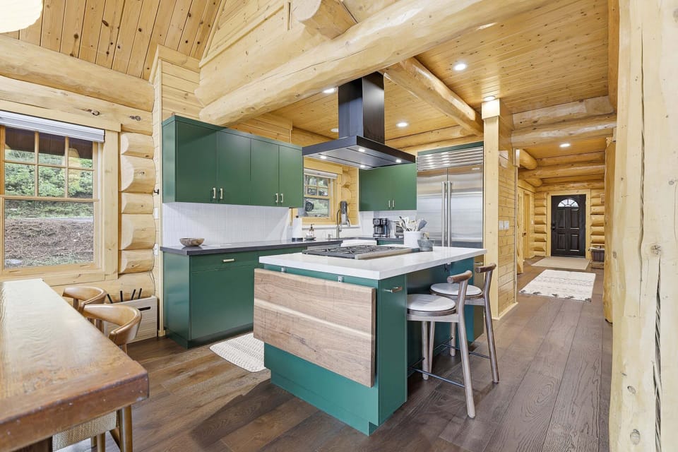 House, 4 Bedrooms | Private kitchen | Fridge, oven, coffee/tea maker, toaster