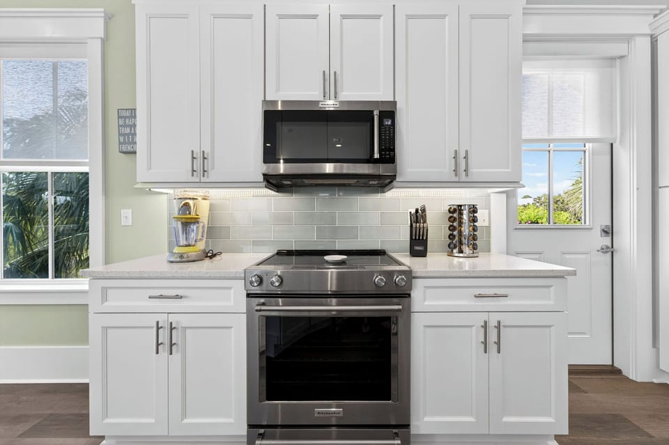 Fully stocked kitchen with all major appliances