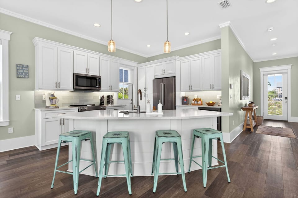 Fully stocked kitchen with all major appliances