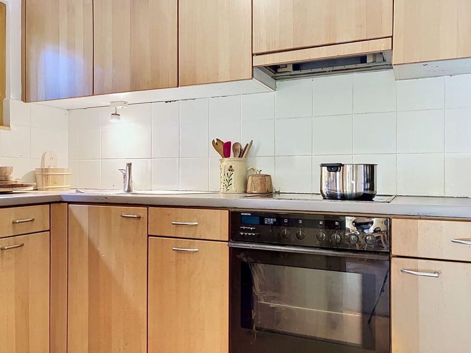 Kitchen Appliance, Kitchen, Cabinetry, Countertop, Major Appliance, Wood, Flooring, Interior Design, Home Appliance, Furniture
