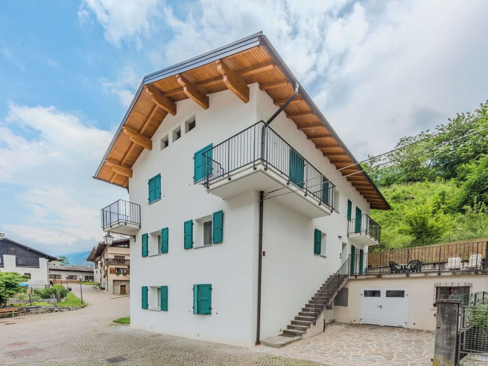 Building, Window, Residential Area, Home, House, Facade, Human Settlement, Balcony, Slope, Apartment