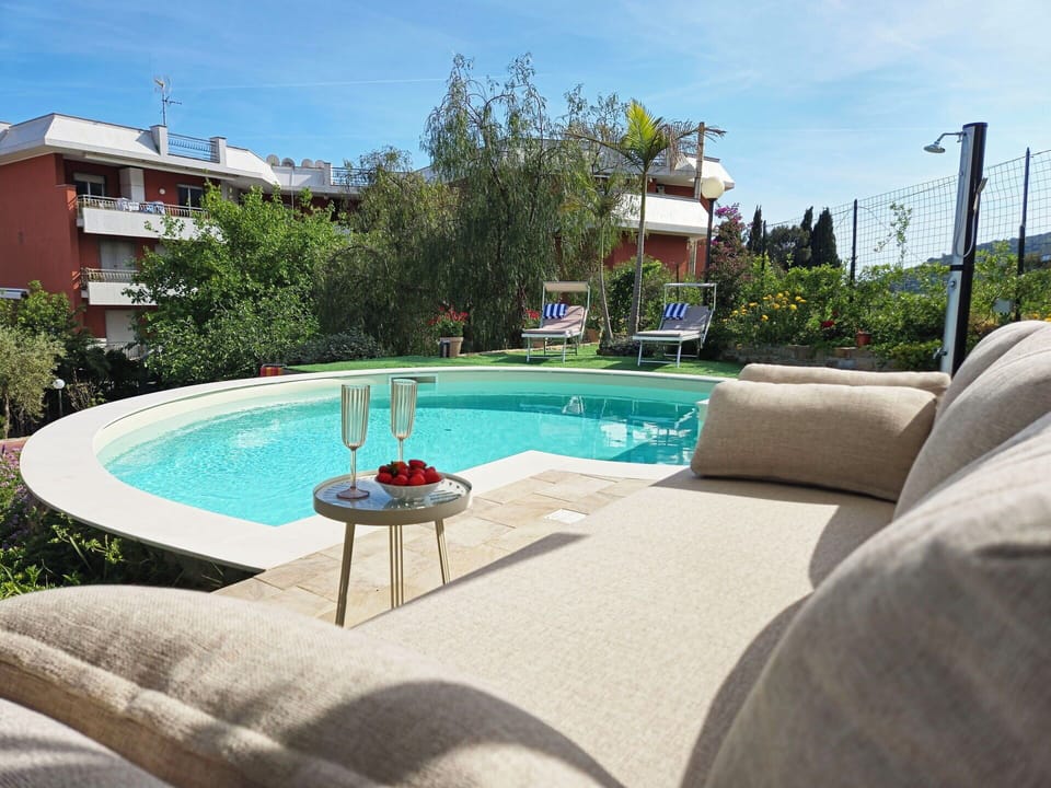 Balcony / Terrace / Patio