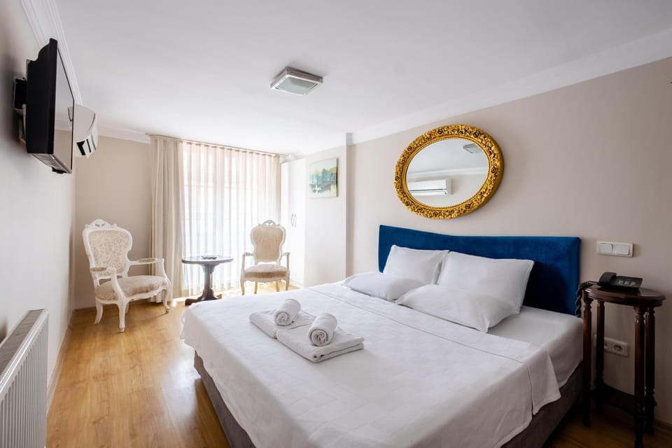 Deluxe Room, City View | Desk, laptop workspace, free WiFi