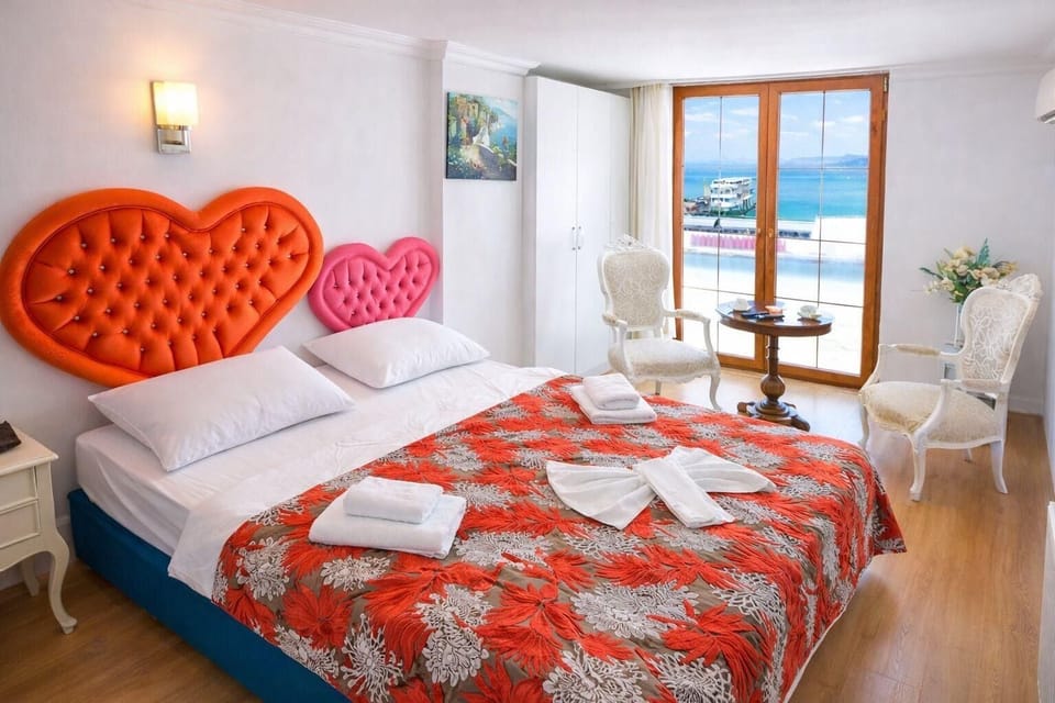 Deluxe Room, City View | Desk, laptop workspace, free WiFi