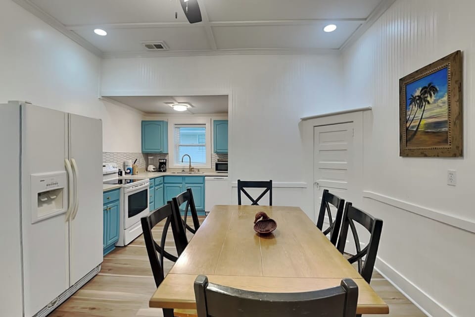 Full Kitchen + Dining Table w/ Seating for Six