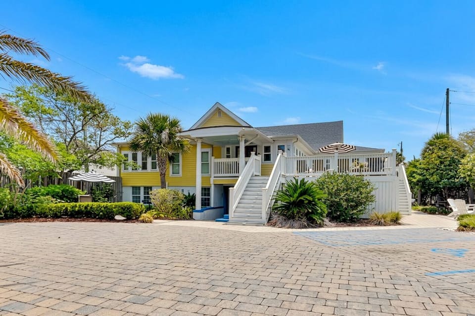 The Georgianne, a Tybee Island Historic Inn.