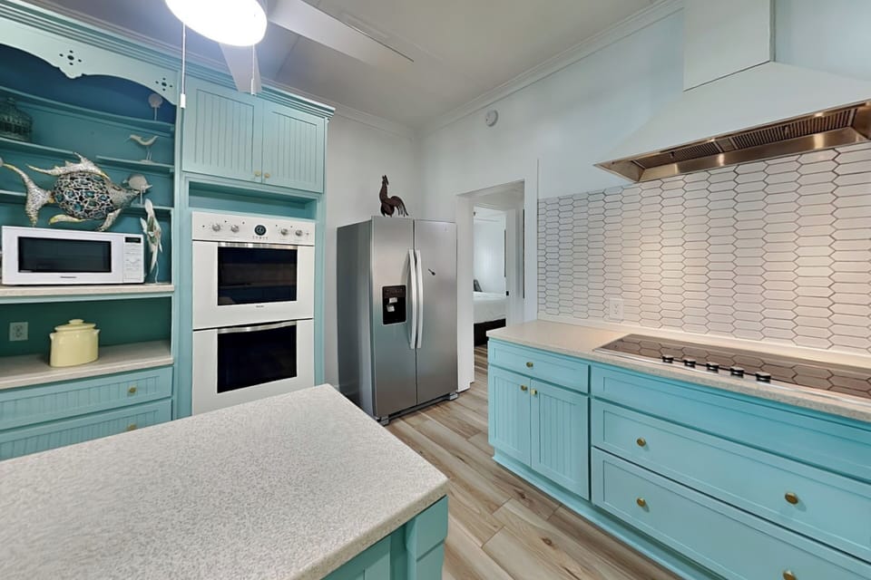 Unit 1 - Full Kitchen w. Pass-Through Bar + Island