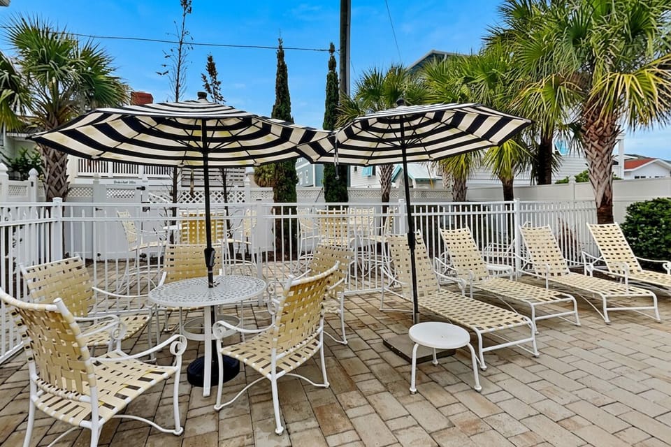 Poolside Seating at The Georgianne