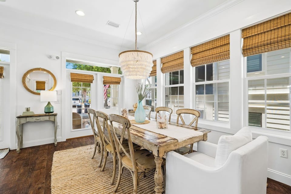 Dining Area with Seating for 8