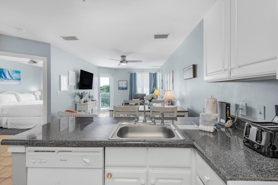 Full kitchen